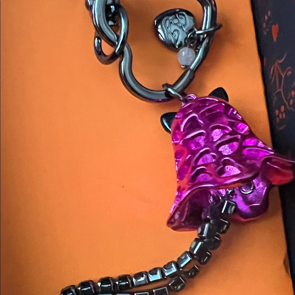 Betsy Johnson Pink Kitty Ghost Keychain - Picture 9 of 11